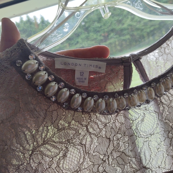 Ladies dress - Picture 3 of 5